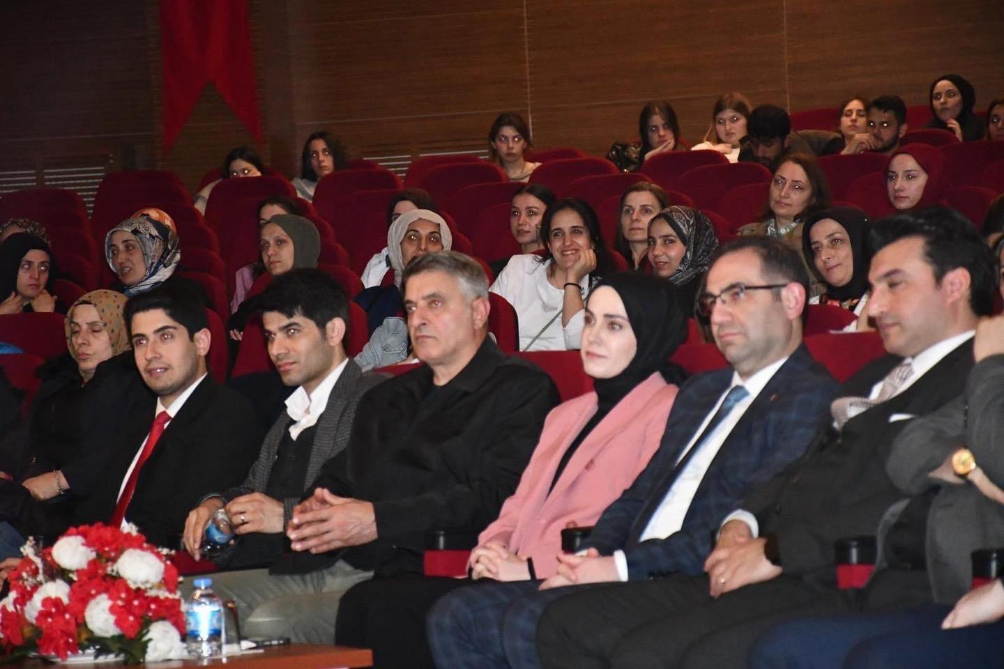 Kaymakamımız Sayın Betül BÜYÜKKILIÇ, "Gebelik, Doğum, Emzirme ve Kanser Farkındalığı Sempozyumu"na katıldı.