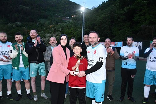 Kaymakamımız Sayın Betül BÜYÜKKILIÇ, Kurumlar Arası Düzenlenen Futbol Turnuvasının Ödül Törenine Katıldı. 